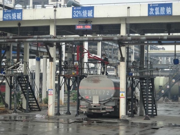 風(fēng)從虎，雨從龍，大大來了雨迎接！興發(fā)牛，大壩壯，主席來了宜昌亮！
